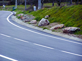 Uma estranha solução para impedir o estacionamento em frente a um restaurante da Lajeosa