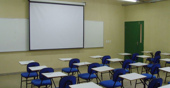 Pais ameaçam impedir abertura do ano lectivo em escola de Penacova