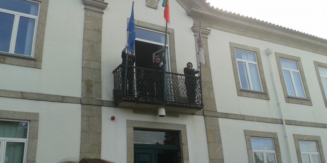 Hastear da bandeira e fanfarra dos bombeiros deram início às comemorações do Feriado municipal de Oliveira do Hospital