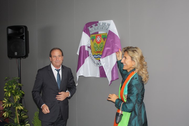 Alexandrino acusou anteriores executivos de não terem aproveitado fundos comunitários na inauguração do renovado Mercado Municipal de Oliveira do Hospital e da nova Central de Camionagem