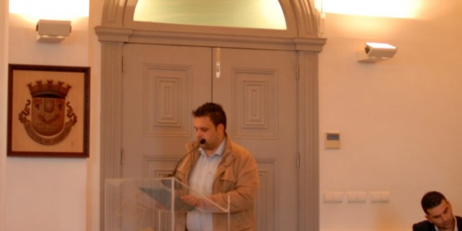 Jovem do PC acusa José Carlos Alexandrino de o ter chamado gordo em frente dos colegas do Conselho Municipal da Juventude