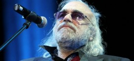 O cantor grego Demis Roussos morreu aos 68 anos.