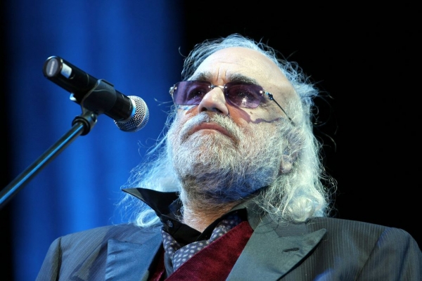 O cantor grego Demis Roussos morreu aos 68 anos.